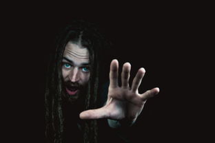 (《无尽噩梦》通关细腻解说)无尽噩梦：在黑暗深渊中挣扎的心灵之旅与梦魇探险