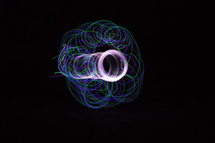 (手工自制星空投影灯)小学生参与手工制作的星空投影灯，寓教于乐，寓光明于黑暗