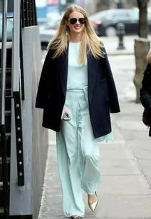 探索腿长的魅力：如何展现优美腿部线条与时尚搭配技巧